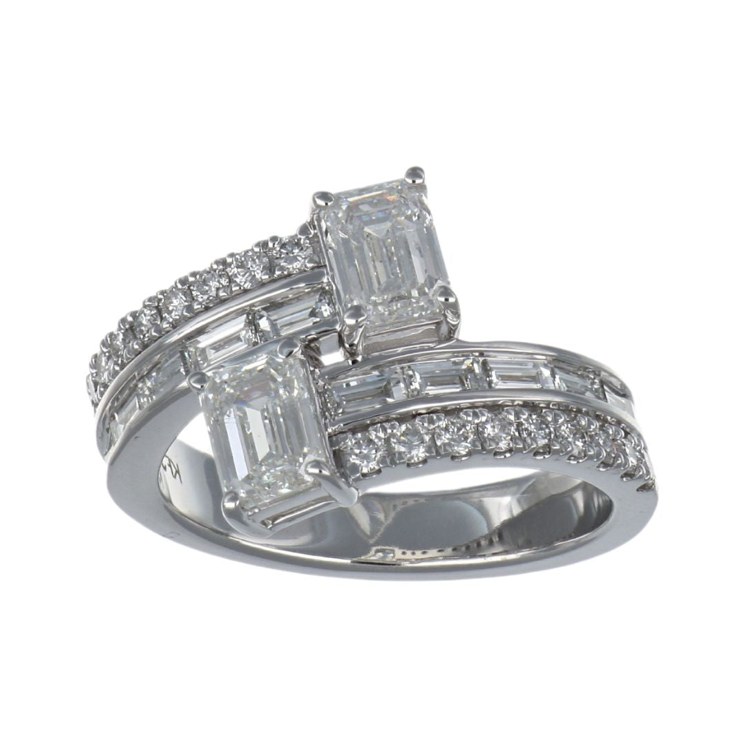 White Diamond Ring (White Diamond 1.4 cts. White Diamond 0.56 cts. White Diamond 0.31 cts.)