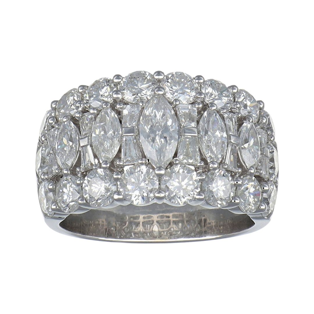 White Diamond Ring (White Diamond 0.96 cts. White Diamond 2.73 cts. White Diamond 0.33 cts.)