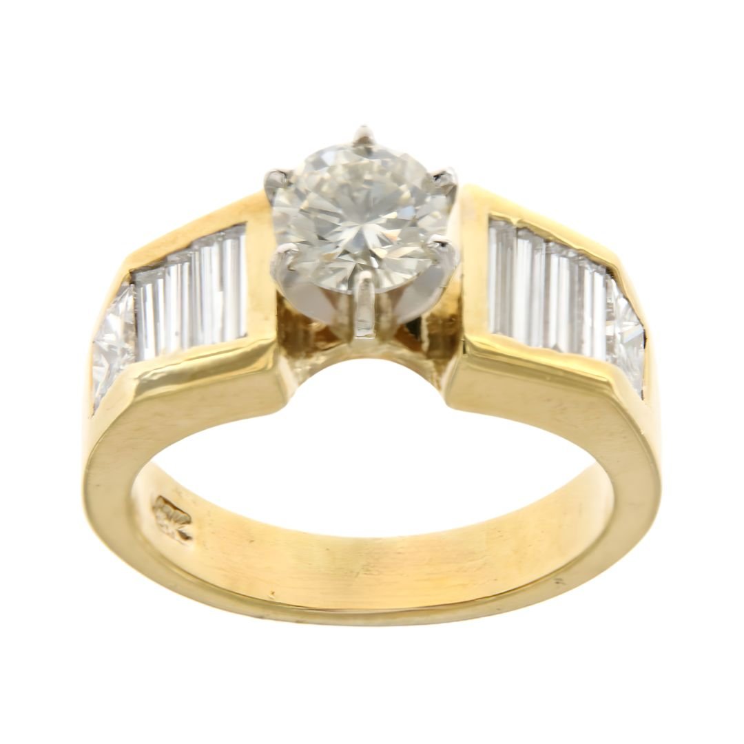 White Diamond Ring (White Diamond 0.9 cts. White Diamond 0.66 cts. White Diamond 0.58 cts.) Not Net