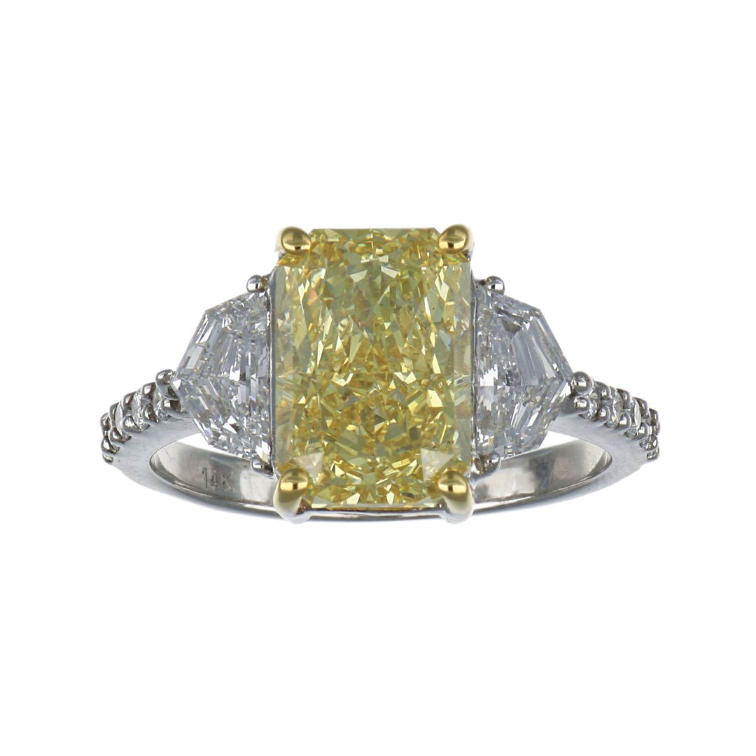 GROWNIQUE Yellow Diamond Ring (Lab Grown Yellow Diamond 4.01 cts. Lab Grown White Diamond 1.08 cts.)