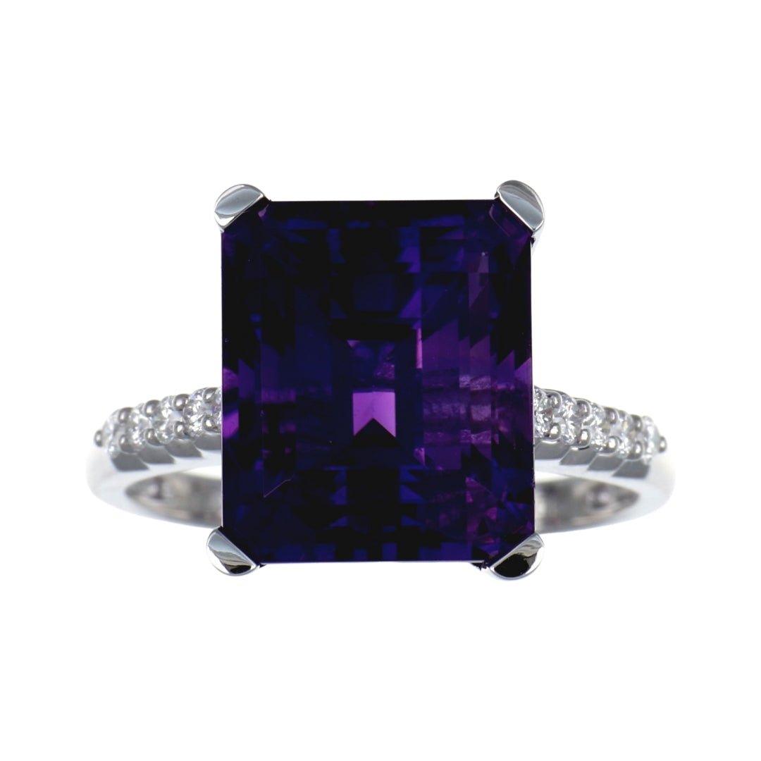 Amethyst Ring (Amethyst 7.65 cts. White Diamond 0.17 cts.) Not Net