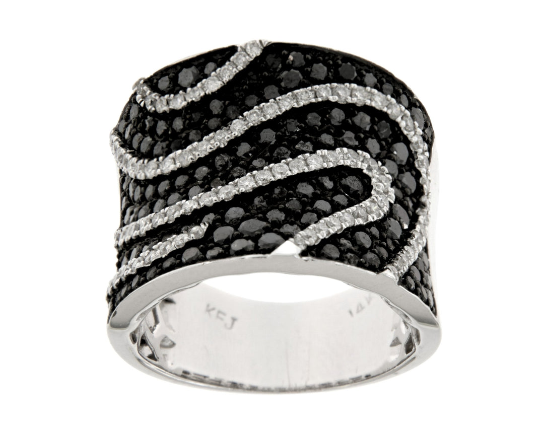Black Diamond Ring (Black Diamond 1.84 cts. White Diamond 0.57 cts.) Not Net