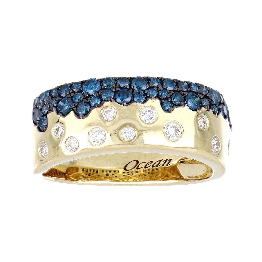 Blue Diamond Ring (Blue Diamond 0.64 cts. White Diamond 0.19 cts.) Not Net