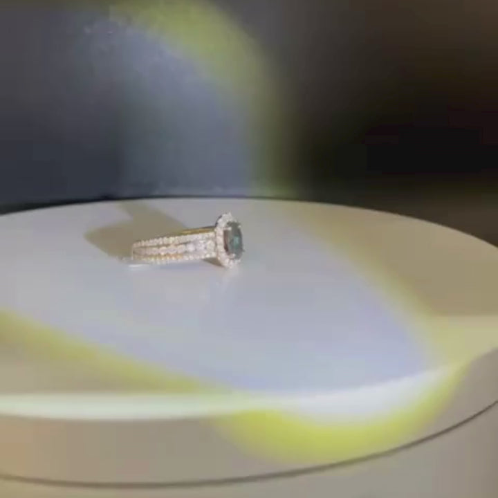Alexandrite Ring (Alexandrite 1.24 cts. White Diamond 1.18 cts.)