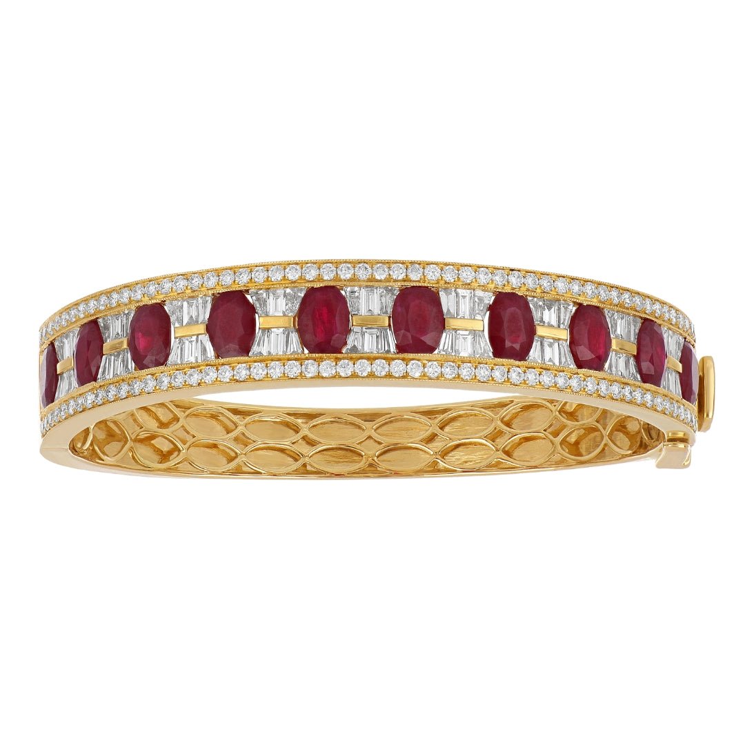 Ruby Bangle (Ruby 9.69 cts. White Diamond 2.31 cts. White Diamond 1.71 cts.) Not Net