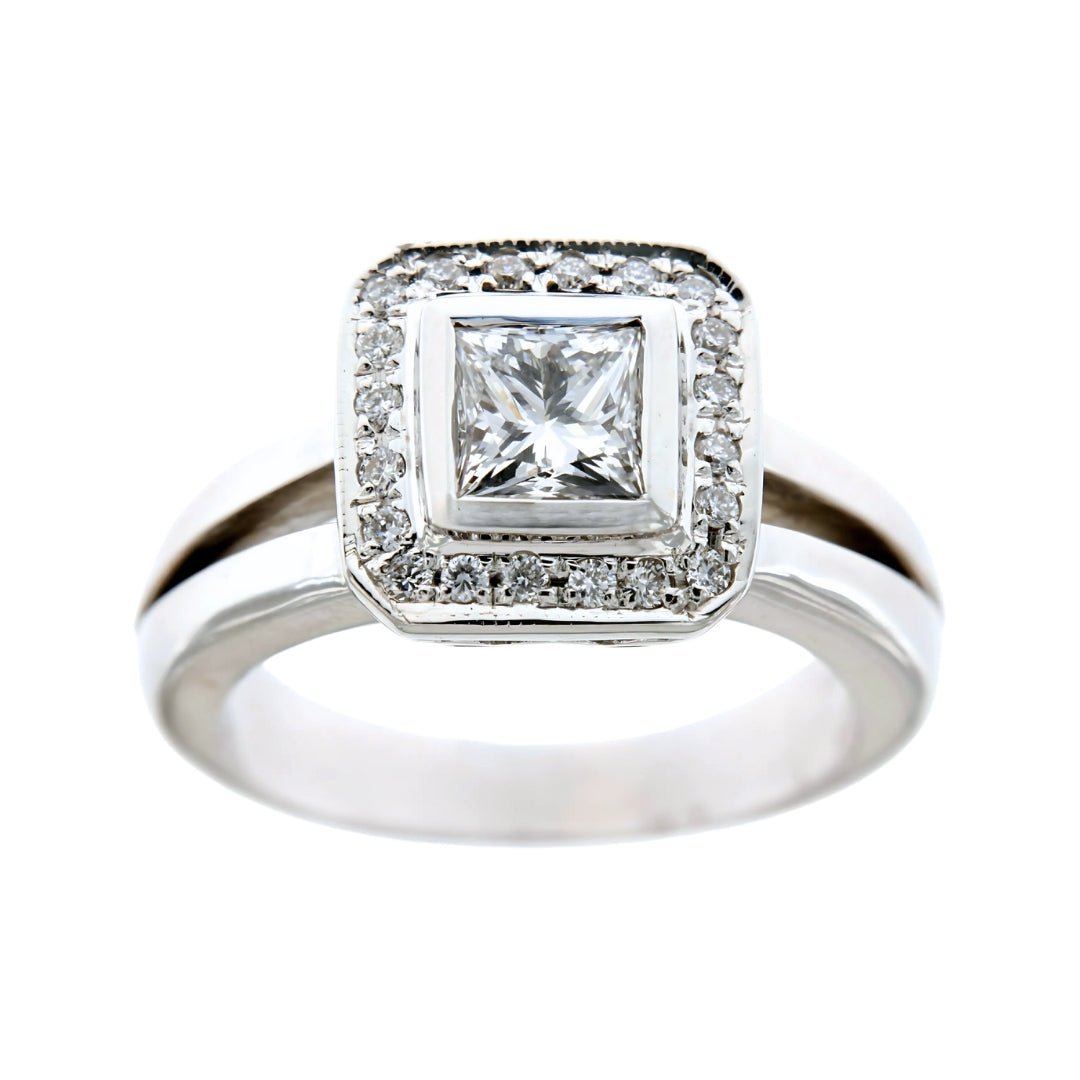 White Diamond Ring (White Diamond 0.8 cts. White Diamond 0.25 cts.) Not Net