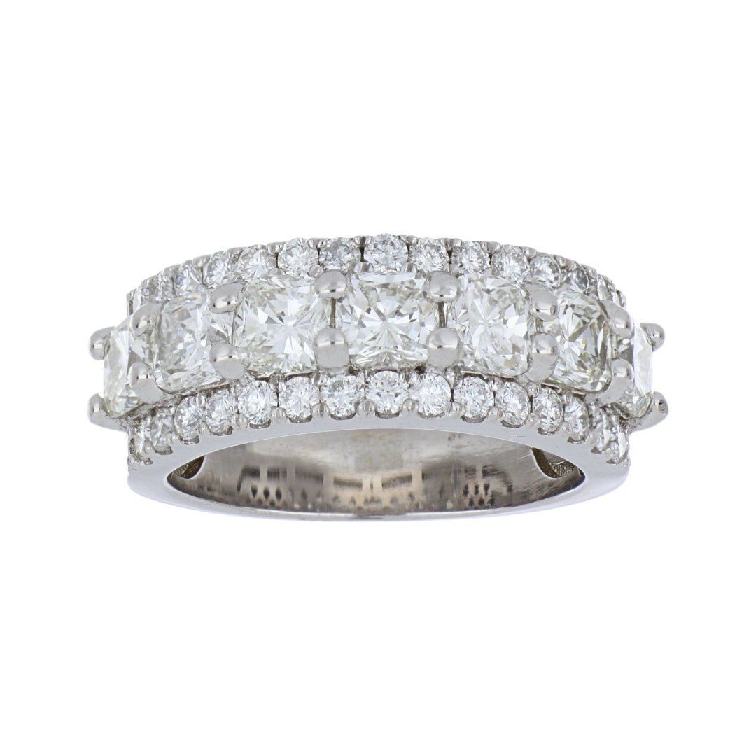 White Diamond Ring (White Diamond 2.97 cts. White Diamond 0.7 cts.) Not Net