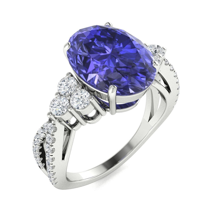 18KT Gold Tanzanite and Diamond Ladies Ring (Tanzanite 4.87 cts White Diamonds 0.49 cts)