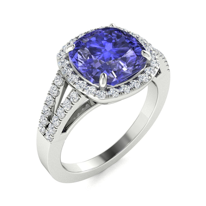 18KT Gold Tanzanite and Diamond Ladies Ring (Tanzanite 5.79 cts. White Diamond 0.73 cts.)