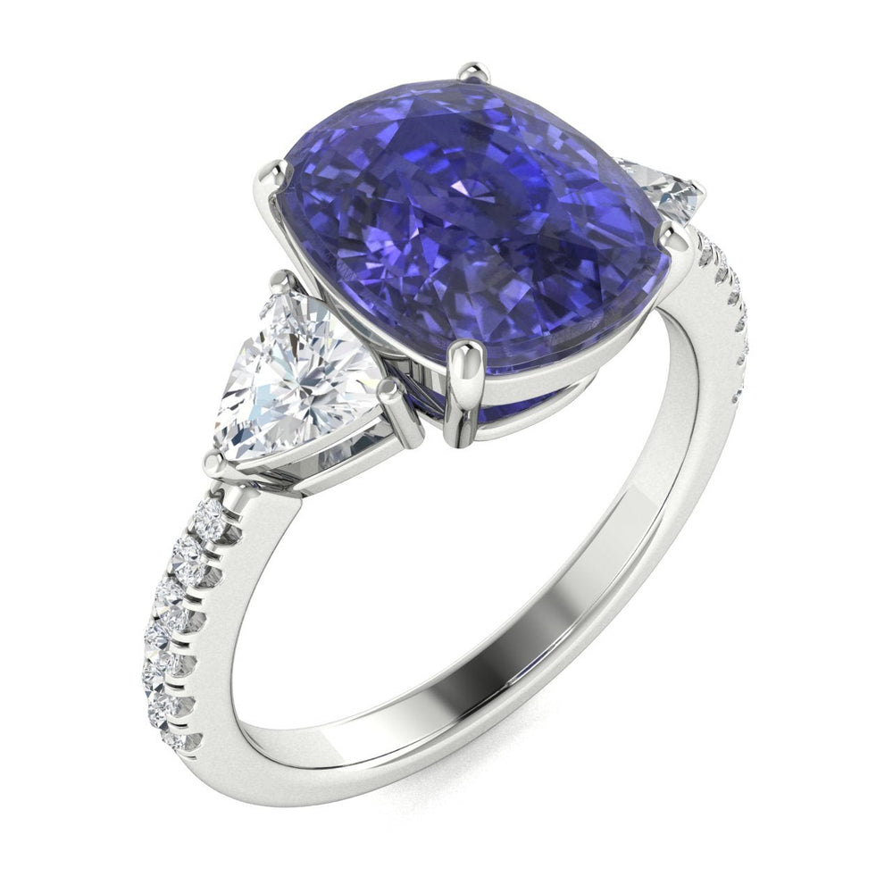 18KT Gold Tanzanite and Diamond Ladies Ring (Tanzanite 6.51 cts White Diamonds 0.72 cts)